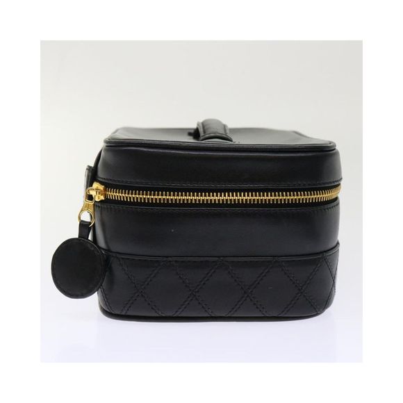 Chanel Sleek and Elegant Leather Cosmetic Pouch - Picture 5 of 9